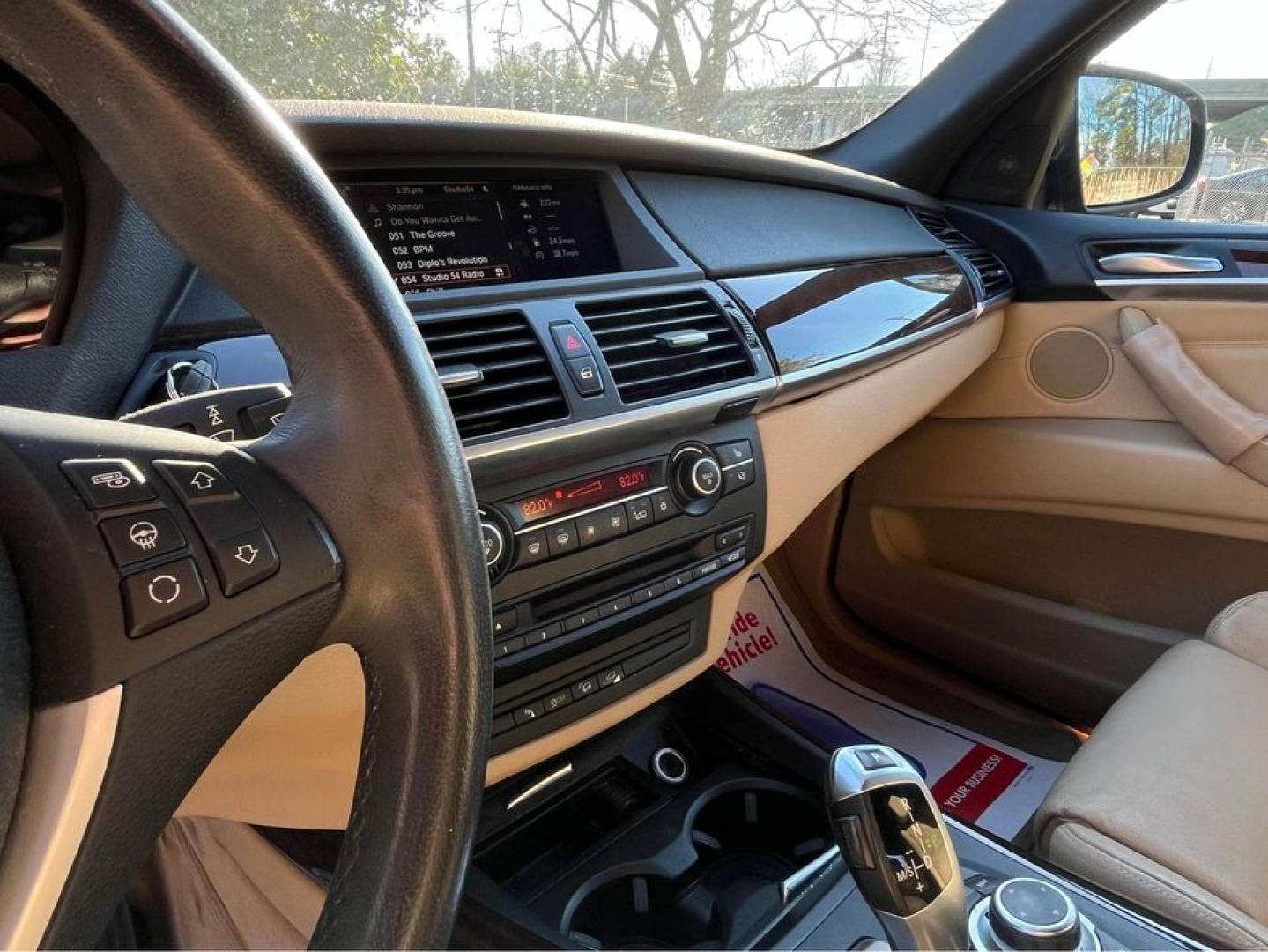 2011 Black /Tan BMW X5 xDrive 35D (5UXZW0C50BL) with an 3.0 M57 Diesel engine, Automatic transmission, located at 5700 Curlew Drive, Norfolk, VA, 23502, (757) 455-6330, 36.841885, -76.209412 - Photo#12